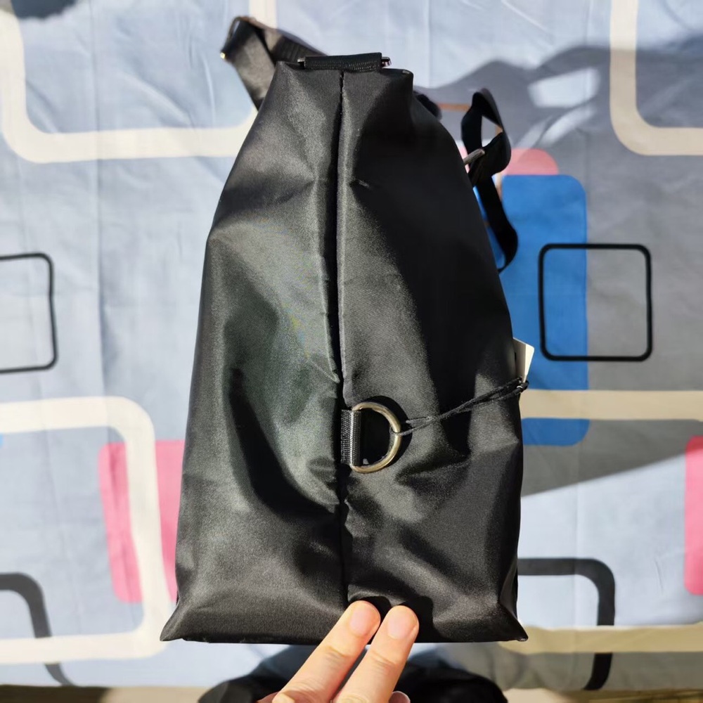 🏖️ Outdoor black large capacity ALO YOGA shoulder bag, very useful - Picture 3 of 5